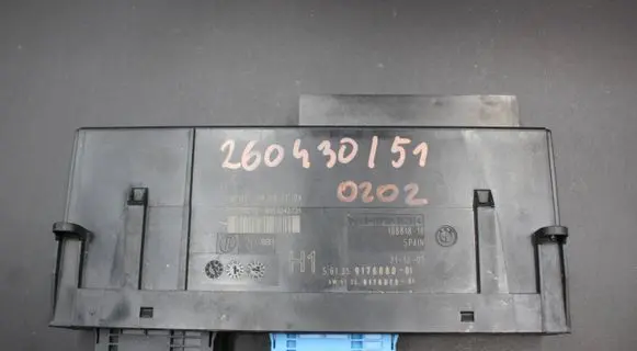 BMW 3 E90 E91 Comfort/convenience module 9176880 10681810 9176879
