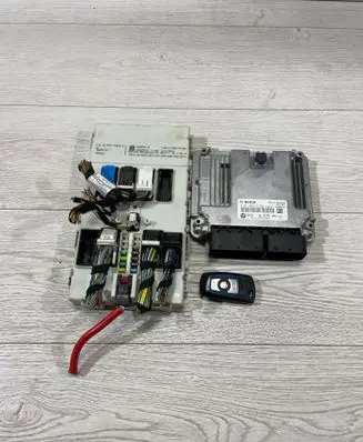 BMW 3 F30 F35 F31 Engine ECU kit and lock set 8576341 0281030325 031295584