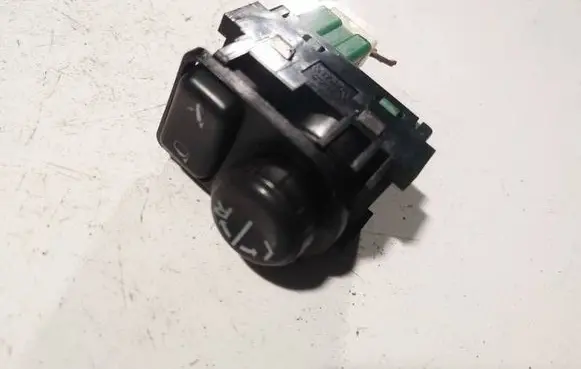 Nissan Qashqai Wing mirror switch