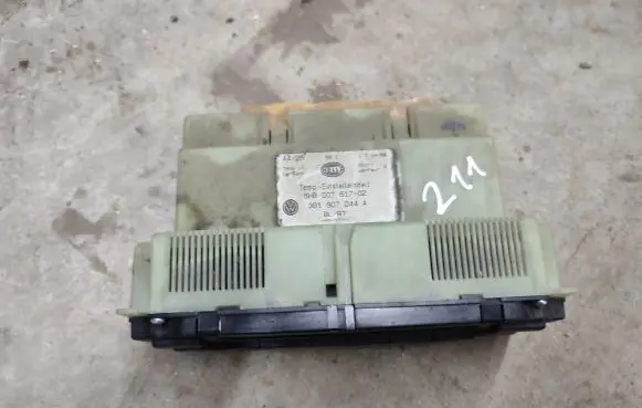 Volkswagen Golf IV Climate control unit 3B1907044A
