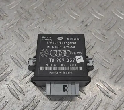 Skoda Octavia Mk2 (1Z) Light module LCM 1T0907357 5LA00837960 00010614