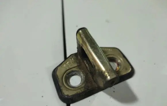 Volvo S70 V70 V70 XC Rear door lock loop/hook striker 9152864