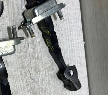 Renault Clio V Front door check strap stopper