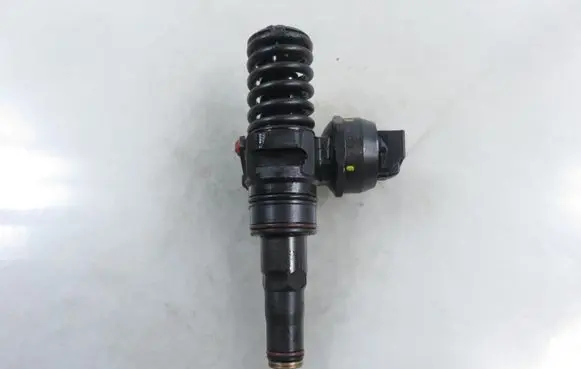 Skoda Fabia Mk1 (6Y) Fuel injector 0414720037 038130073AJ