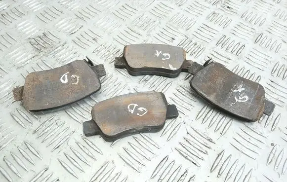 Toyota Avensis T270 Brake pads (rear) 