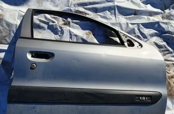 Citroen Xsara Front door sidabrines