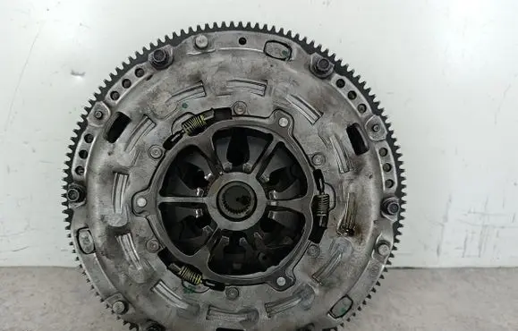 Volkswagen PASSAT B6 Dual mass flywheel 323064110
