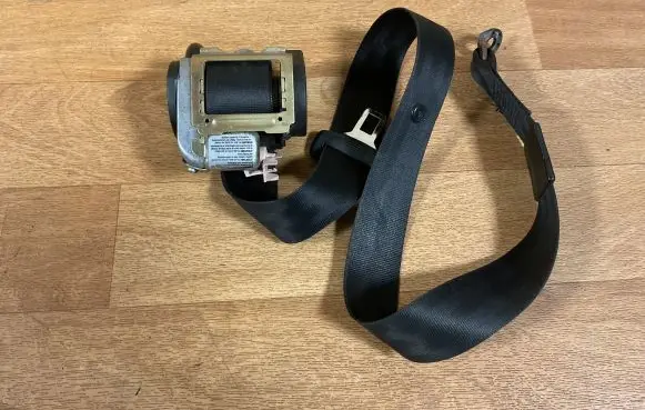 Audi TT Mk1 Front seatbelt 8N8857705 560547100A 10031999