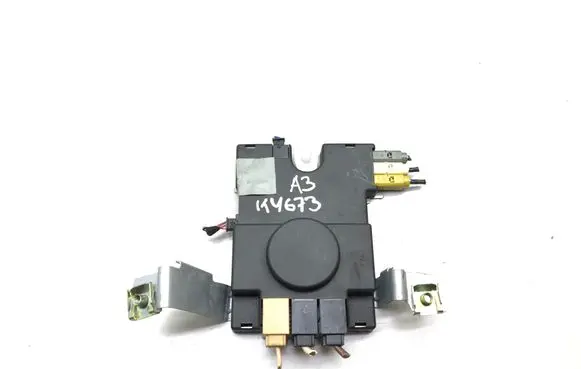 Audi A3 S3 8P Antenna control unit 8P3035225 12016100 AU350