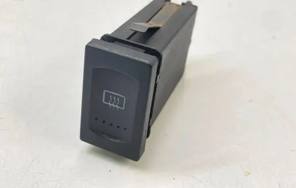 Volkswagen PASSAT B5 Windscreen/window heater switch 3B0959621B