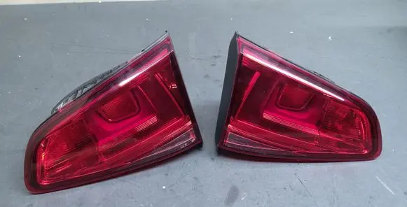 Tailgate rear/tail lights