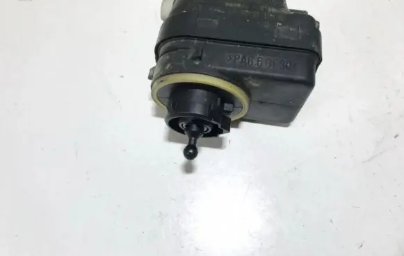 Headlight level adjustment motor