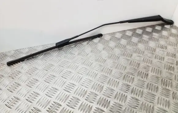Front wiper blade arm