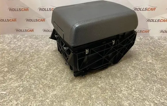 Volkswagen Touareg I Armrest 7L6863762D