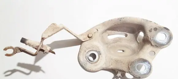 Volvo S80 Engine mounting bracket
