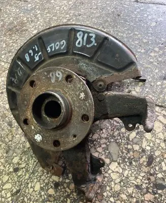 Volkswagen Golf V Front wheel hub