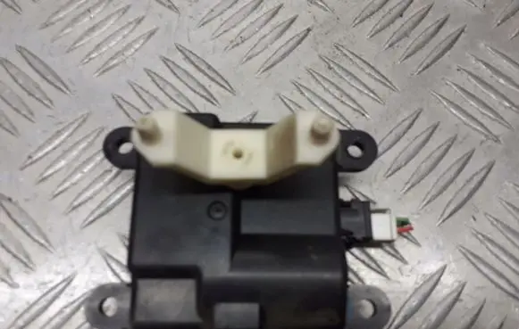 Nissan Primera A/C air flow flap actuator/motor 3027030840