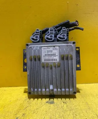 Renault Clio III Engine control unit/module 8200399038