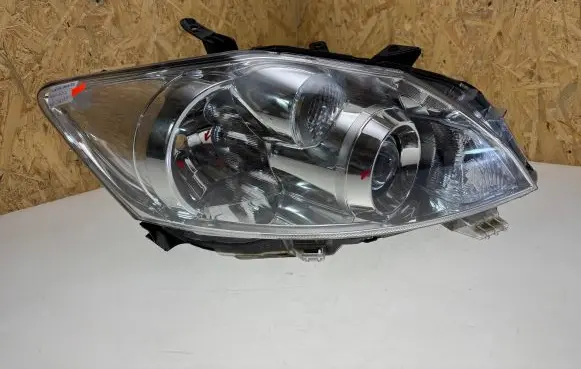 Toyota Auris 150 Headlight/headlamp 8113002A40 MI09195