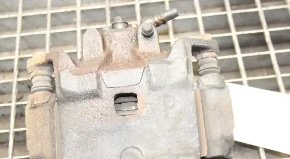 Nissan Leaf I (ZE0) Front brake caliper