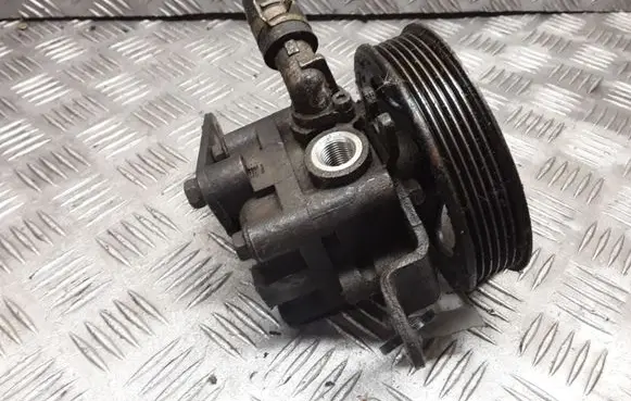 Nissan X-Trail T30 Power steering pump 8H305A 5X183126