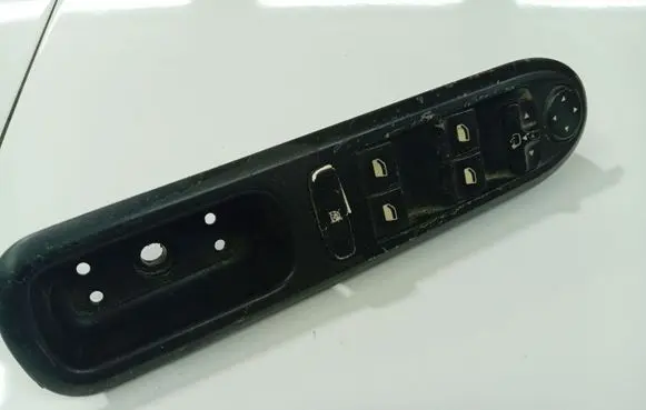Peugeot 407 Electric window control switch 53269735b