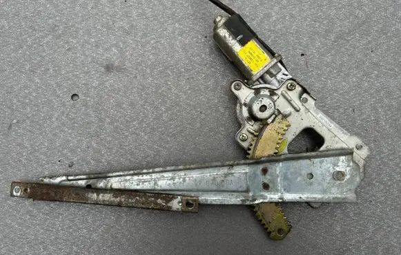 Nissan Patrol Y61 Rear door window regulator with motor 82731VB010