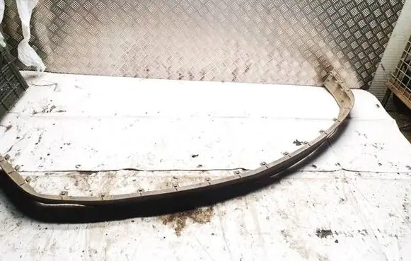Front bumper lip