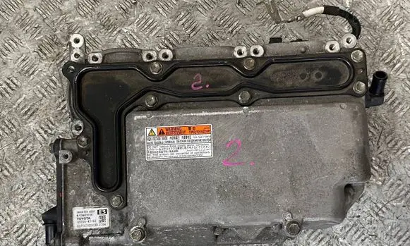 Toyota Prius+ (ZVW40) Voltage converter inverter G920047162 2ZR HAMU4079754
