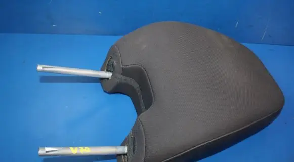 Volvo V70 Front seat headrest 
