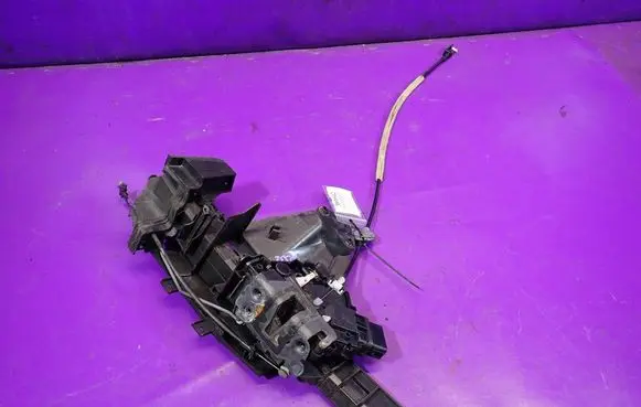 Ford Focus C-MAX Front door lock 