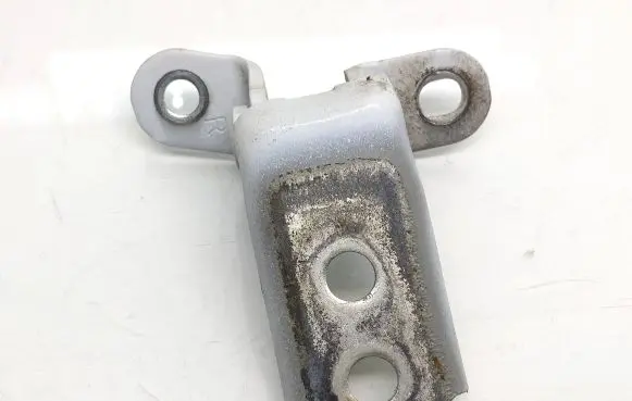 Toyota Auris E180 Front door upper hinge Es03
