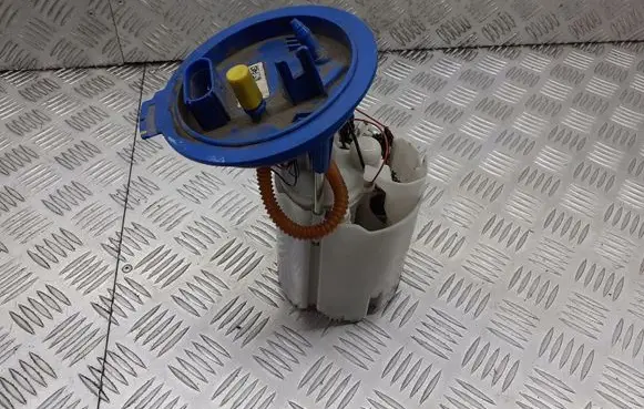 Volkswagen Golf V Mechanical fuel pump 25975-CA100