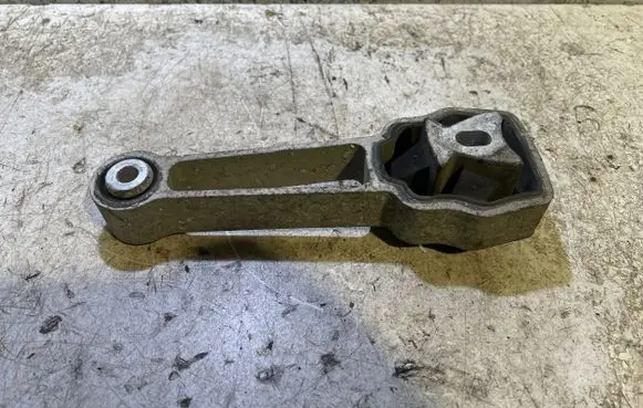 Volvo S60 Engine mount bracket 30680474 8G926P082