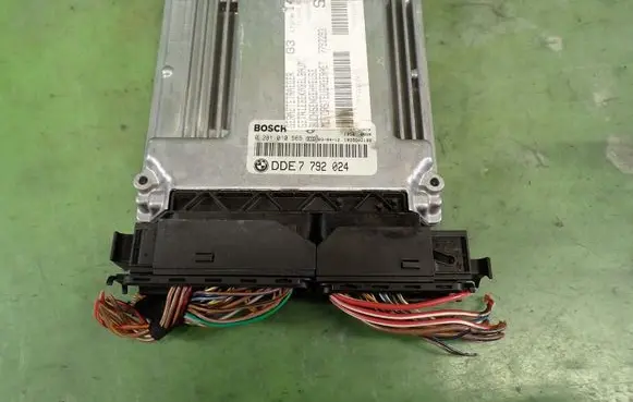 BMW 3 E46 Engine control unit/module ECU 02810105657792024