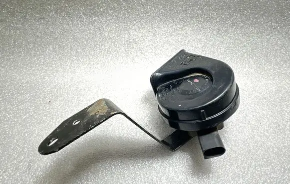 Audi A6 S6 C5 4B Horn signal 4B0951223A 4B0951229