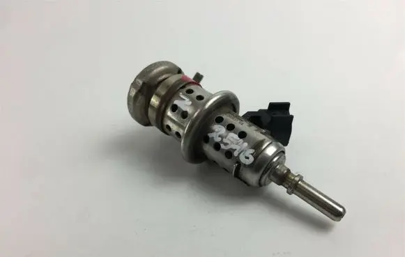 Volvo XC90 Fuel injector 32203677 Z2546