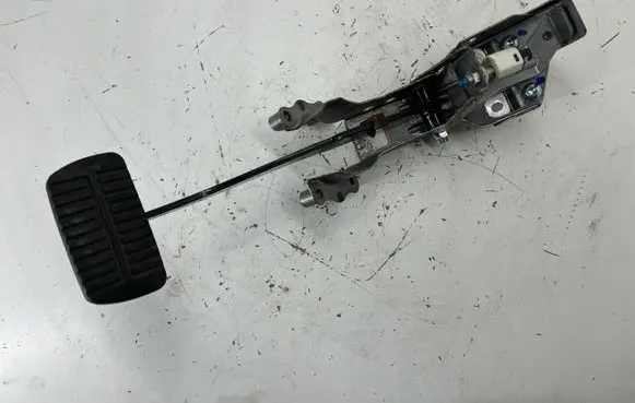 Subaru Forester SK Brake pedal 36010FL021 90517BS