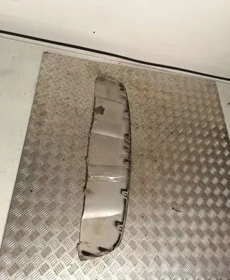 Front bumper lip