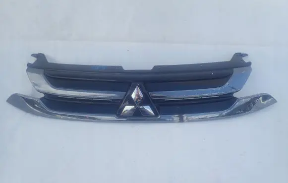 Mitsubishi Outlander Front bumper upper radiator grill 7450A992