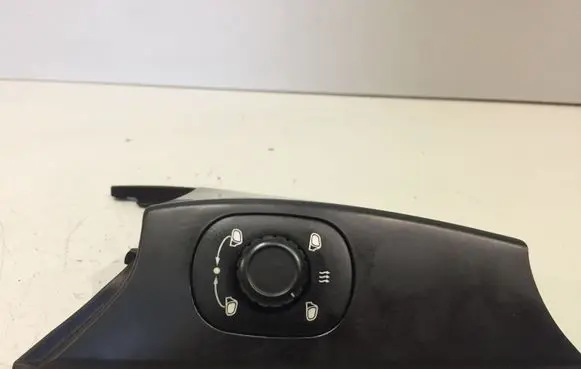 Wing mirror switch