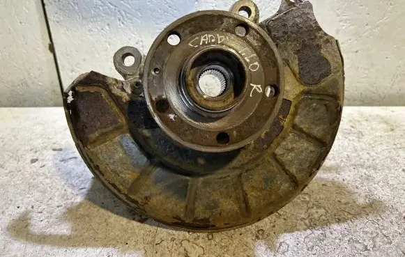 Volkswagen Caddy Front wheel hub