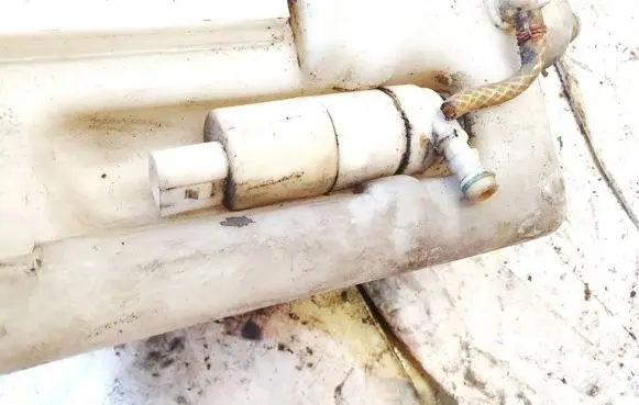 Mercedes-Benz E W210 Windscreen/windshield washer pump