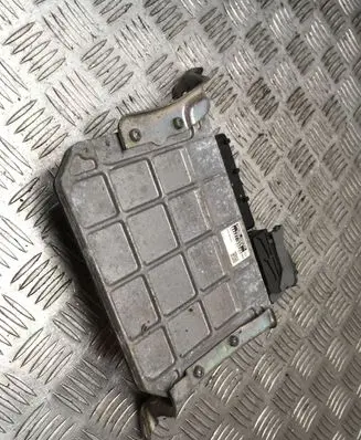 Toyota Avensis T250 Engine control unit/module 8966105E00 MB2753003911