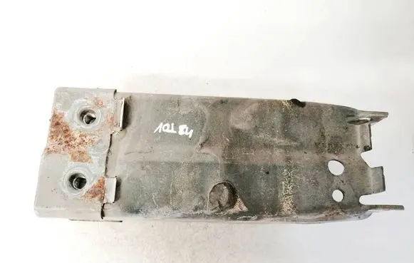 Front bumper mounting bracket