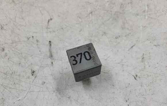 Audi A4 S4 B5 8D Other relay 8D0951253