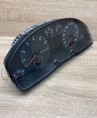 Audi A4 S4 B5 8D Speedometer (instrument cluster) 8D9919033D