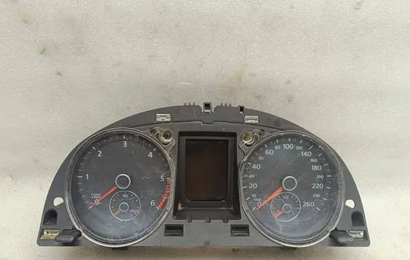 Volkswagen PASSAT B7 Speedometer (instrument cluster) 3AA920870A 025849