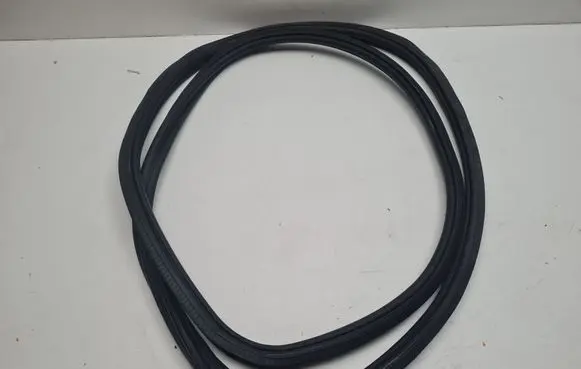 Porsche Macan (95B) Front door rubber seal 95B831721