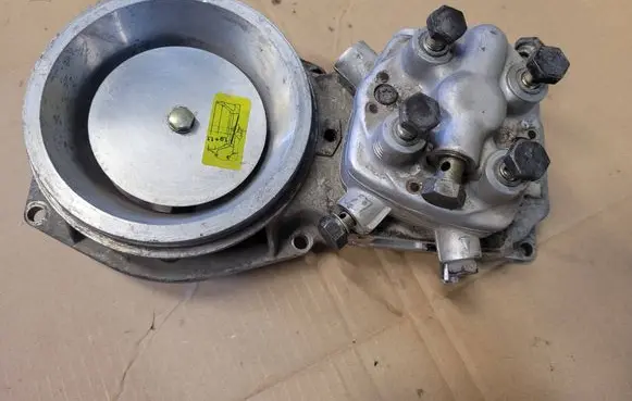 Volkswagen Jetta II Fuel distributor 0438121070 0438101035 026133353D